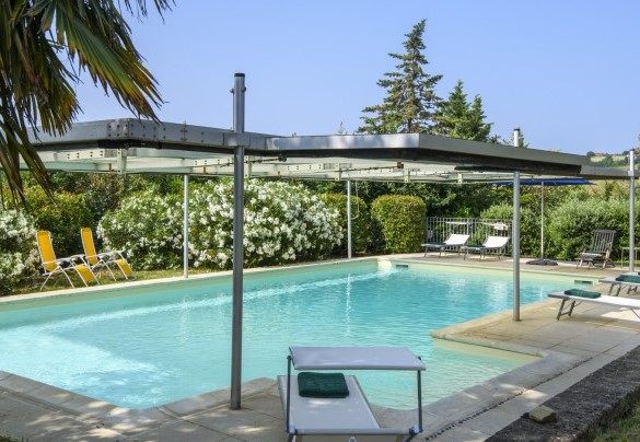 Swimming pool with equipped relaxation area – Ca Lucciola