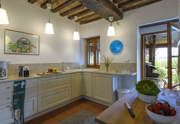 Kitchen with access to the porch in unit 1 – Ca Lucciola