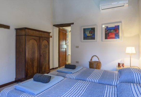 Twin bedroom no. 5 (first floor, unit 2) – Ca Lucciola