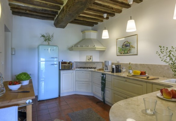 Kitchen with access to the porch in unit 1 – Ca Lucciola