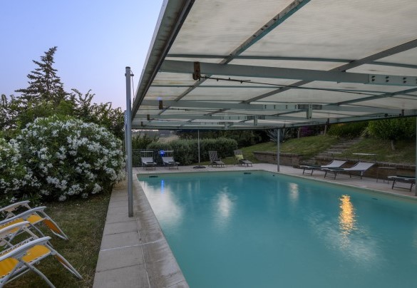 Pool and outdoor area at sunset – Ca Lucciola