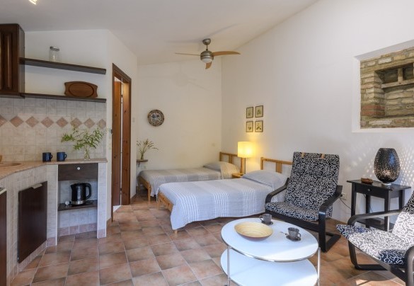 Twin bedroom with joinable beds no.1 (ground floor, unit 3) – Ca Lucciola