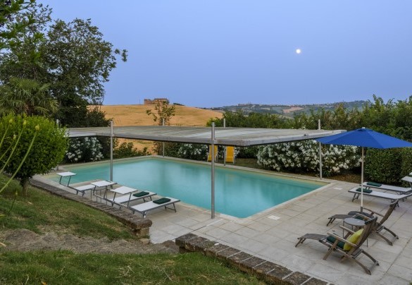 Evening pool with countryside view – Ca Lucciola