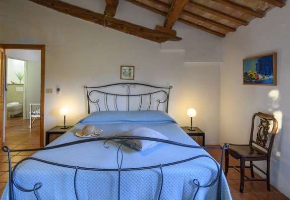 Double bedroom no. 2 (first floor, unit 1) – Ca Lucciola