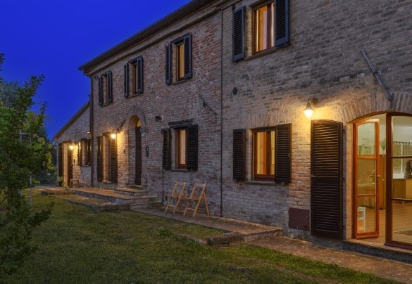 Brick facade lit in the evening – Ca Lucciola