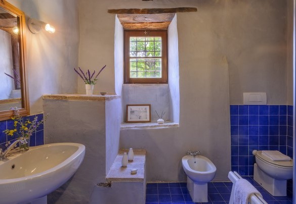 Bagno 5 con doccia, al primo piano - Checello