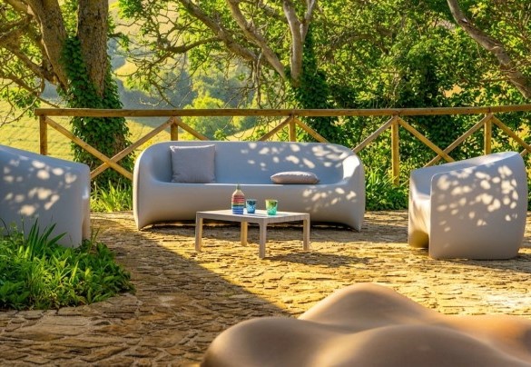 The garden features relaxation areas  - Dimora dei Sogni
