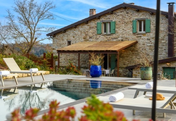 Front façade with the main entrances	- Dimora dei Sogni