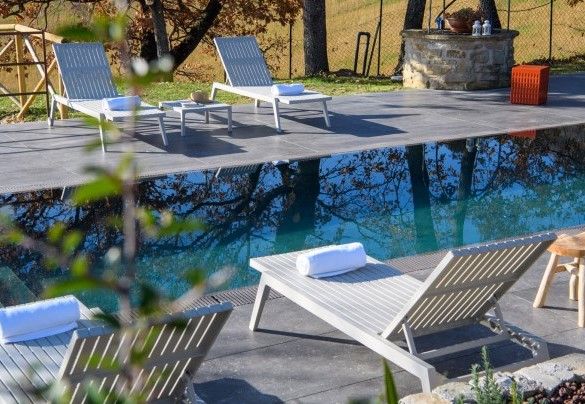 The solarium area is equipped with sunbeds – Dimora dei Sogni