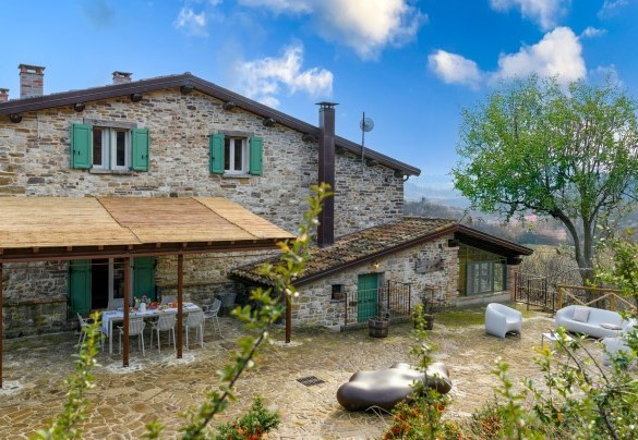 The porch with the outdoor dining area – Dimora dei Sogni