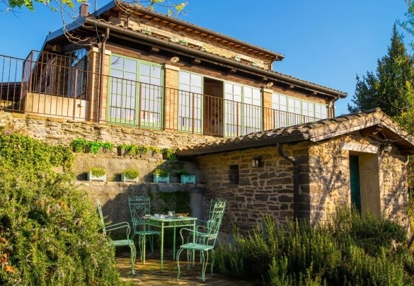 The swimming pool is accessible via a staircase or a grass path – Dimora dei Sogni