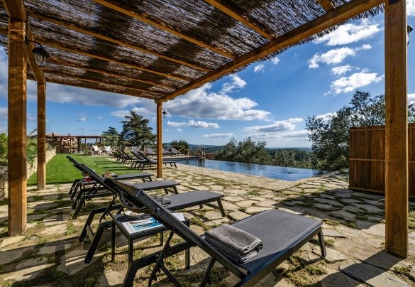 Il gazebo a bordo piscina - I Tramonti