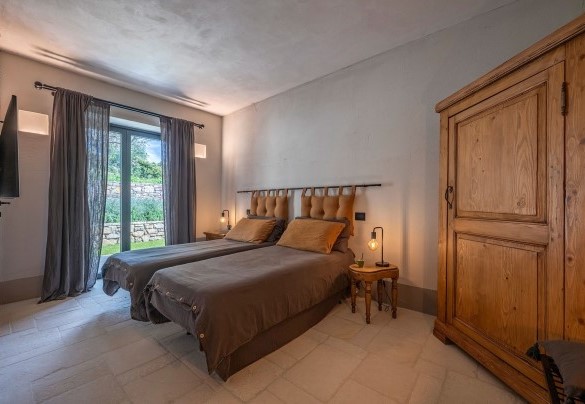 Camera doppia n.4 con bagno en suite e uscita in giardino, al piano terra - I Tramonti