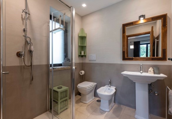Bagno con doccia n.3 en suite alla camera n.3 - I Tramonti