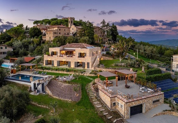 La proprietà nei bagliori del tramonto - I Tramonti