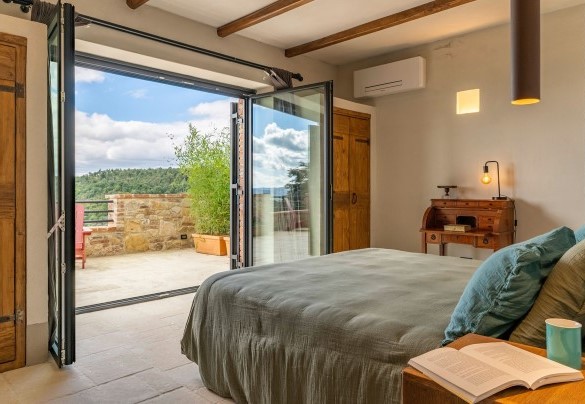 Camera matrimoniale n.1 con bagno en suite e uscita in terrazza, al piano terra - I Tramonti