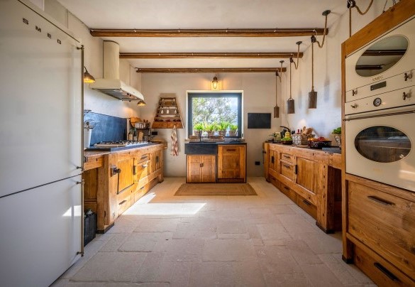 la cucina luminosa e accessoriata - I Tramonti