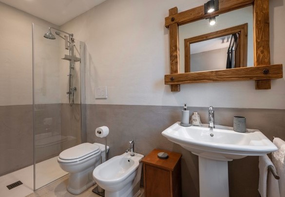 Bagno con doccia n.4 en suite alla camera n.4 - I Tramonti