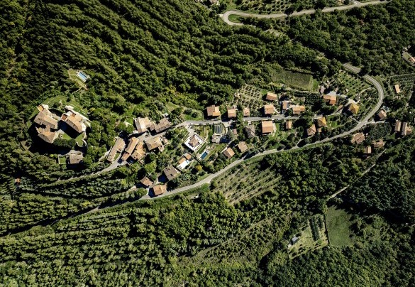 La villa è inserita nel comprensorio residenziale di Montegiove - I Tramonti