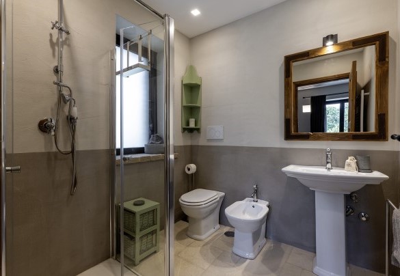 Bagno con doccia n.3 en suite alla camera n.3 - I Tramonti