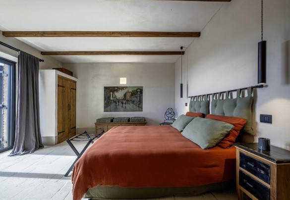 Camera matrimoniale n.5 con ingresso indipendente, bagno en suite, uscita in terrazza. Al piano terra - I Tramonti