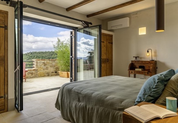 Camera matrimoniale n.1 con bagno en suite e uscita in terrazza, al piano terra - I Tramonti