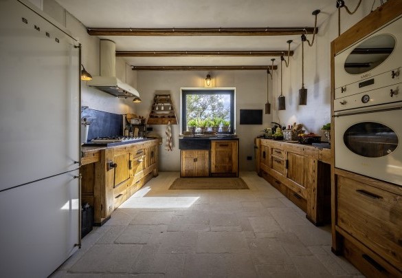 la cucina luminosa e accessoriata - I Tramonti