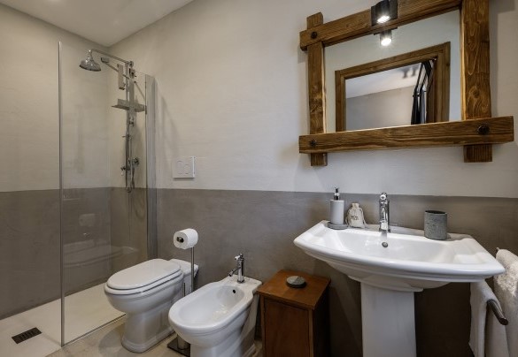 Bagno con doccia n.4 en suite alla camera n.4 - I Tramonti