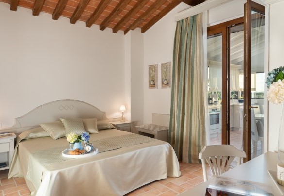 Camera matrimoniale n.1 con bagno en-suite, letto divisibile e uscita nell’openspace al primo piano - La Buganvilla