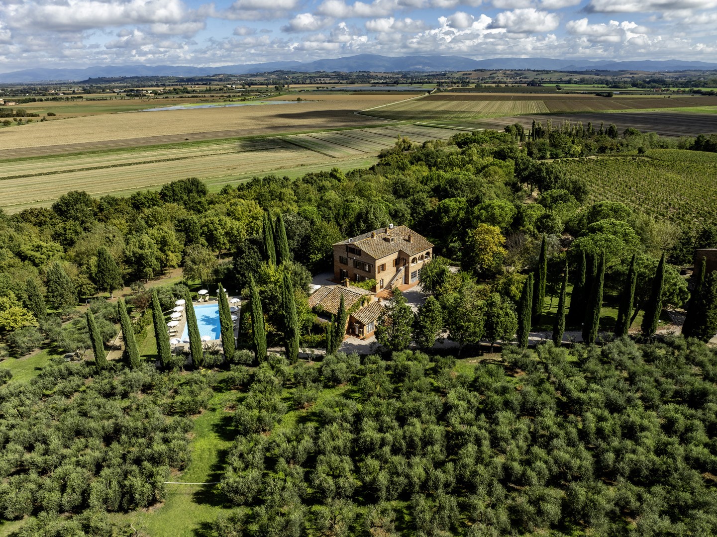 The property is set within a vast agricultural estate - La Burraia
