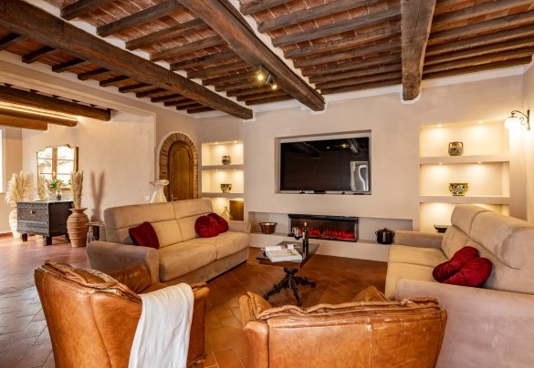 Spacious ground-floor living room with smart TV - La Burraia