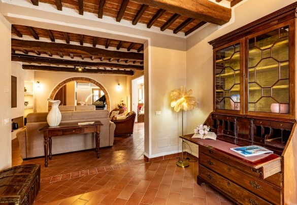 The ground-floor entrance hall leads into the living room - La Burraia