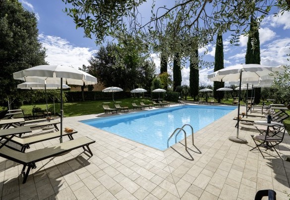 The swimming pool measures 7 x 15 m - La Burraia