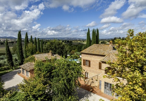 The property consists of a main house and an annex - La Burraia