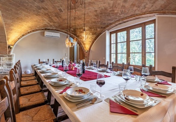 Barrel vaults decorate the ceiling of the ground-floor dining room - La Burraia