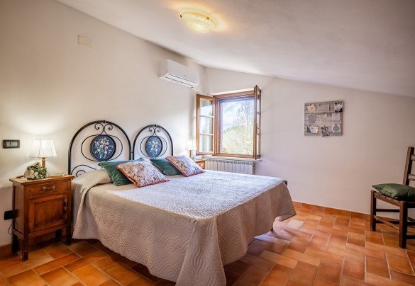 Double bedroom no. 8 on the second floor - La Burraia