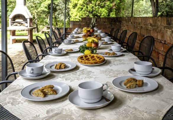 The outdoor dining table is located a short distance from the kitchen - La Burraia