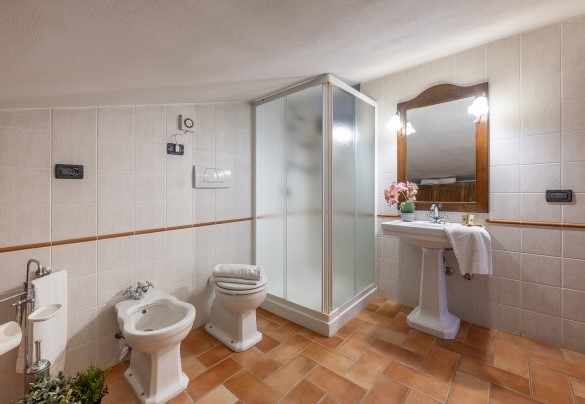 Bathroom with shower no. 7 - La Burraia
