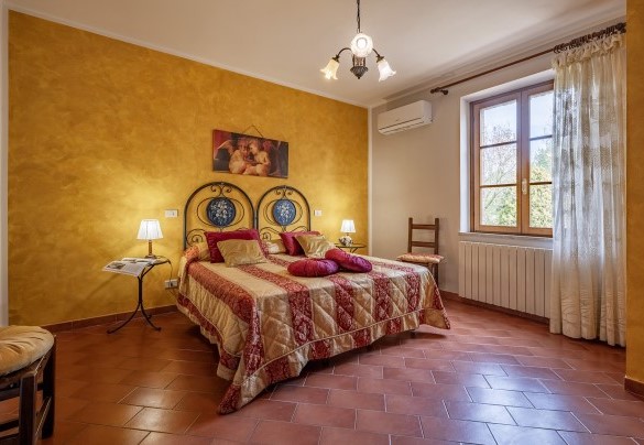 Double bedroom no. 5 on the first floor - La Burraia