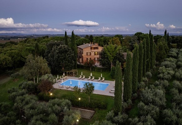 Privileged location between the Val di Chiana and the Val d’Orcia, two of the region’s most iconic landscapes - La Burraia