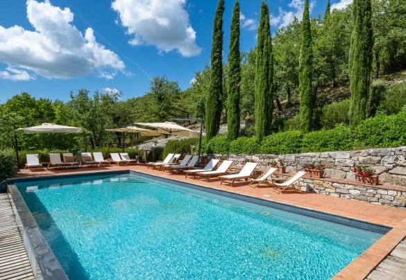 La piscina con l'accogliente solarium - Muricciaglia