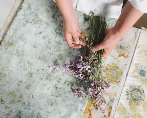 Natural fabric dyeing workshop between Umbria and Tuscany