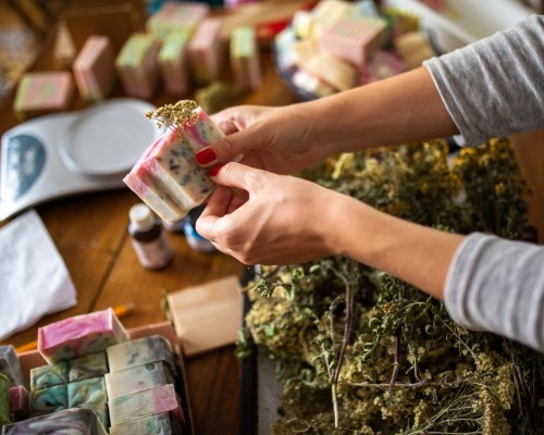 Soap-making workshop between Umbria and Tuscany