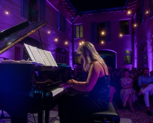 Music in villa. Piano e voce for 6 pax