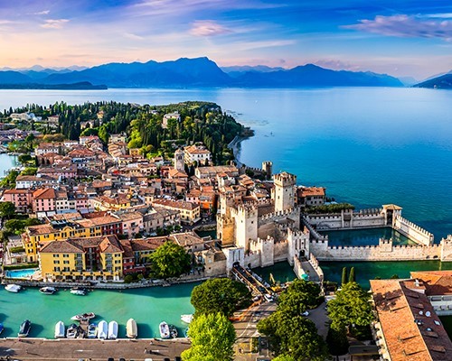 Tour privato a Sirmione con giro in barca e degustazione vini