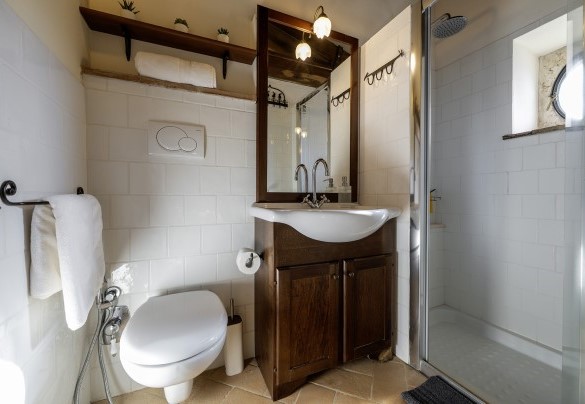 Bagno en suite con doccia n.3 al primo piano del casale - Podere Vernine di Sotto