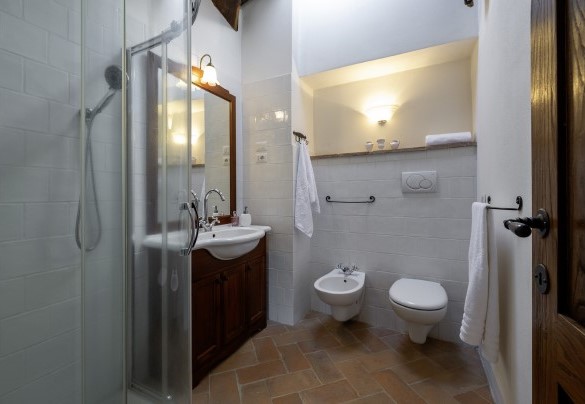 Bagno con doccia n.1 al primo piano - Podere Vernine di Sotto