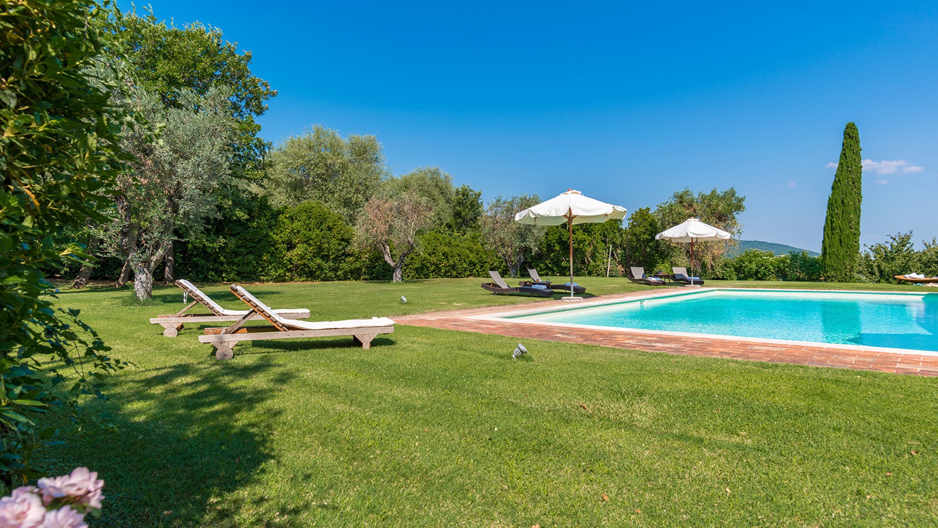 Villa Italy holiday villa for rent Tuscany Cetona Siena hillside ...