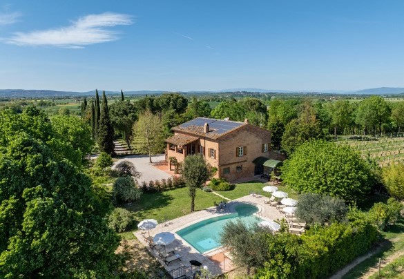 La proprietà è immersa in un’azienda agricola a breve distanza da Montepulciano - Sangiovese