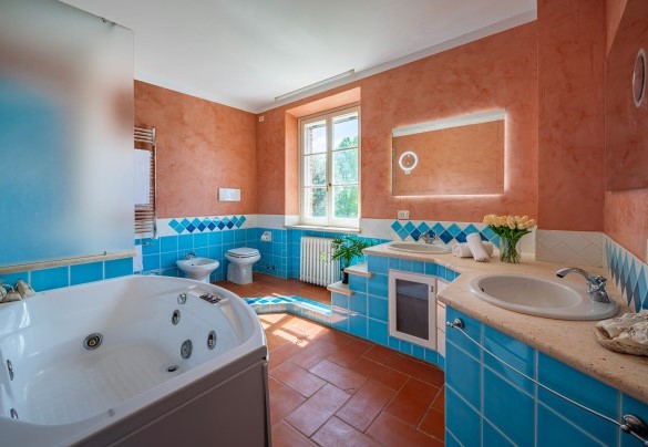 Bagno con doccia e vasca idromassaggio n.3 al primo piano (unità 1) - Sangiovese